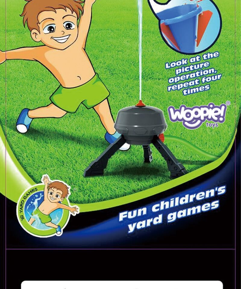 Lapsed mängivad veeraketiga õues