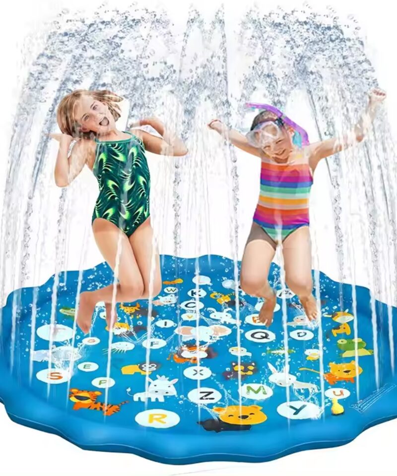 Lapsed mängivad veemängumatil