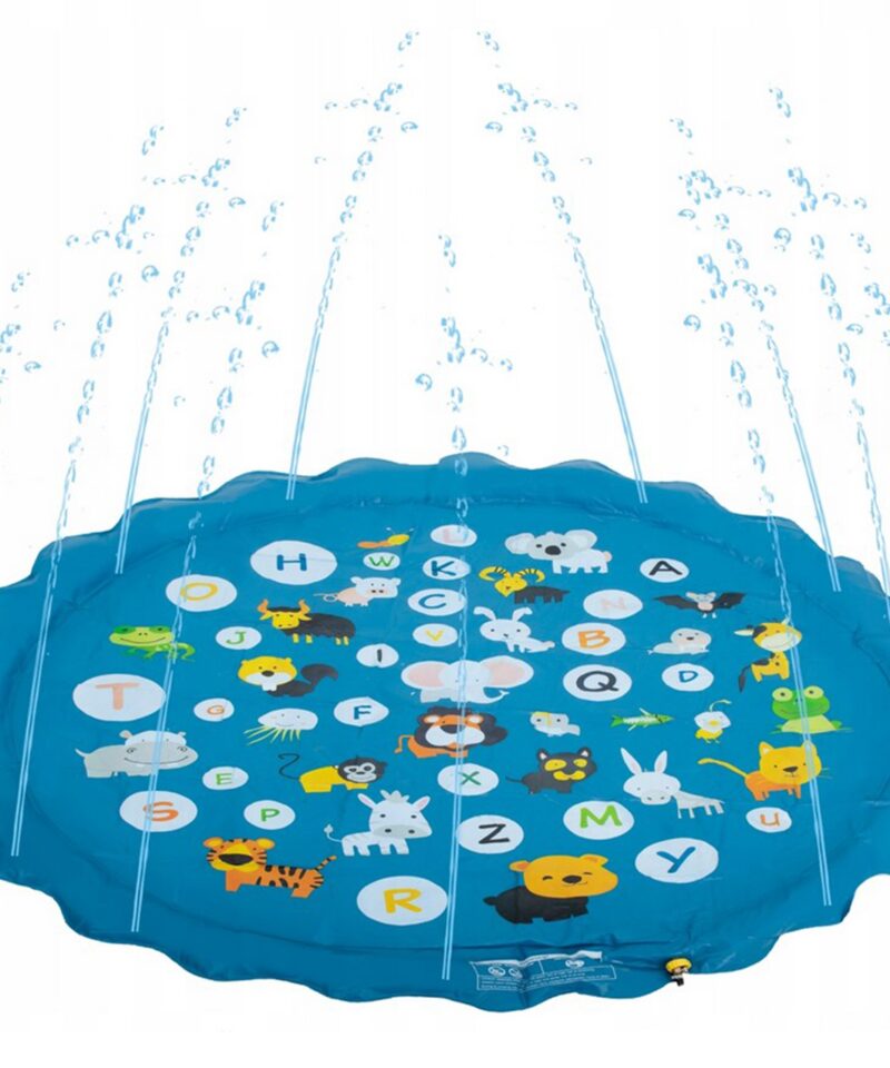 Veepritsiga mängumatt aias