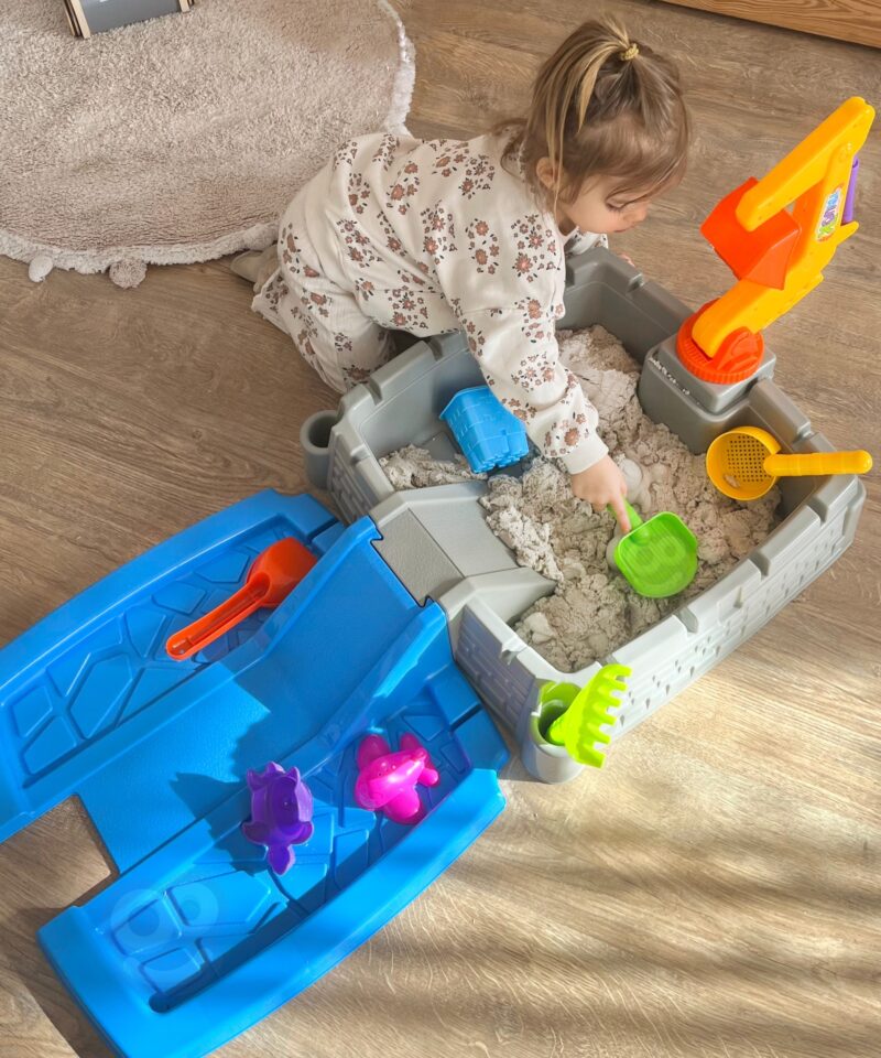 Liivakast koos kaevuri käega