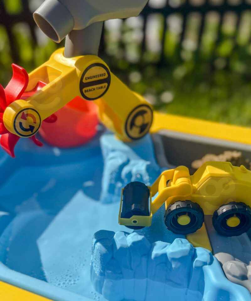 Mängulaud koos mini ehitusmasinatega