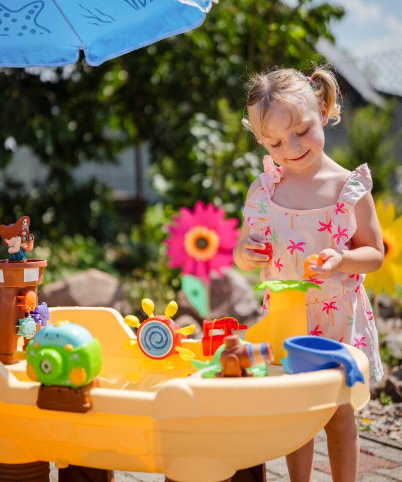 Värvilised veemängu aksessuaarid lastele