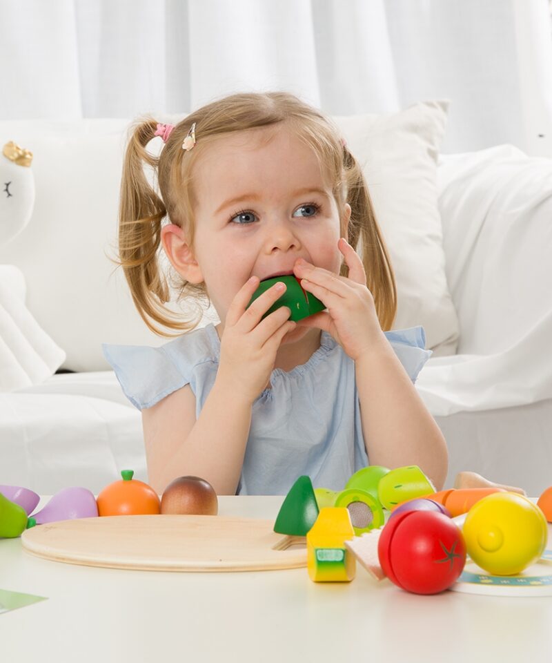 Puidust nuga ja lõikelaud