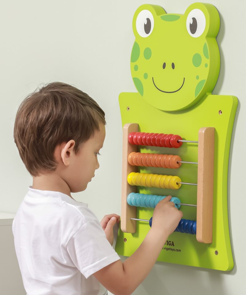 Lastele sobiv puidust arvutustahvel