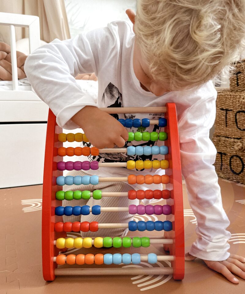 Erksavärviline puidust arvelaud