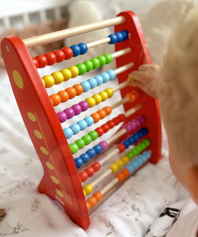 Lastele mõeldud puidust arvelaud