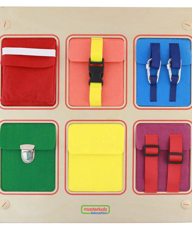 Värviliste taskutega seinalaud laste mängimiseks