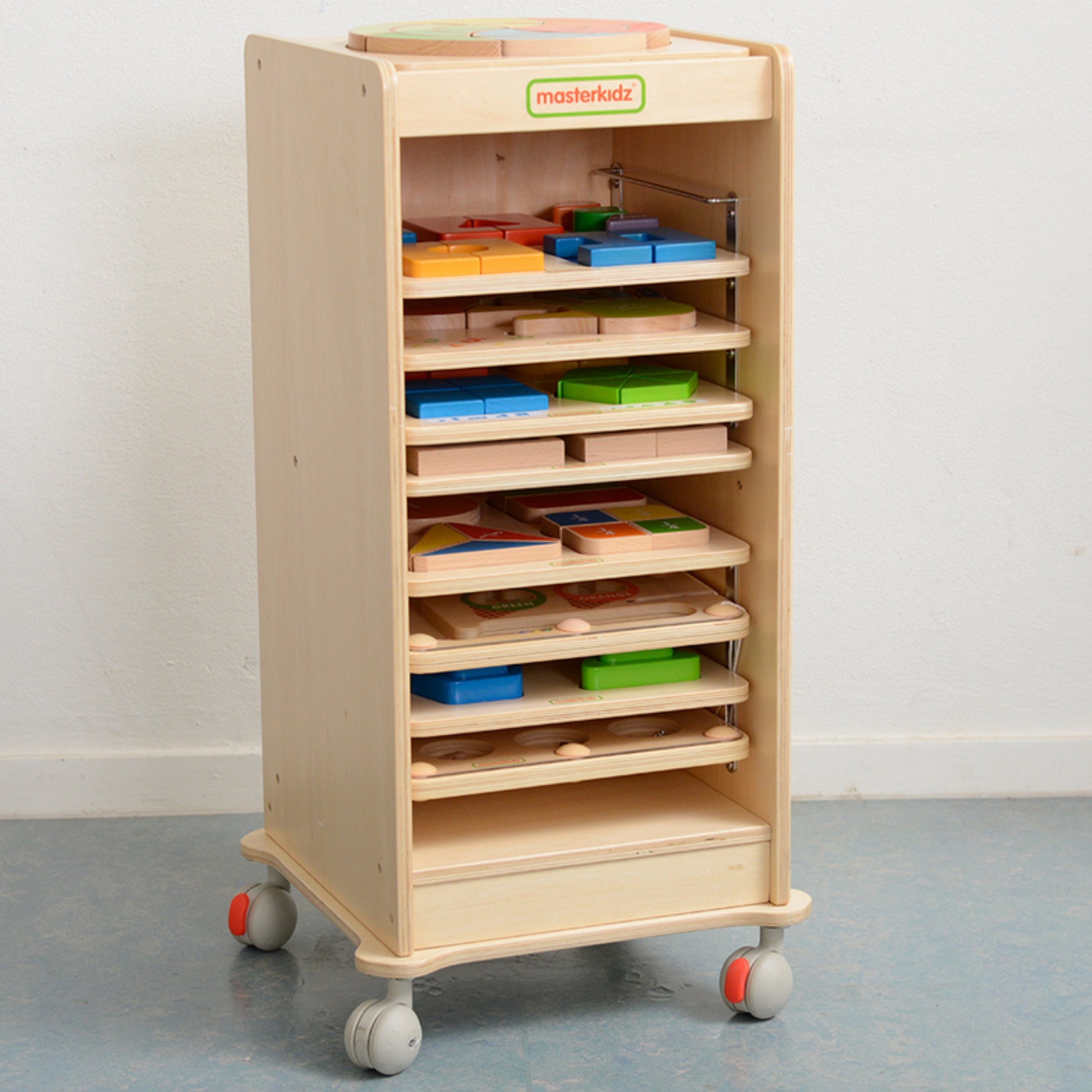 Valmistatud vastupidavast puidust