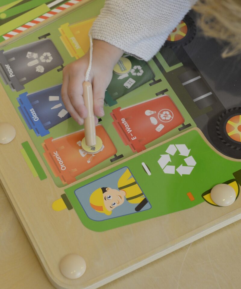 Värvilised jäätmetükid laual