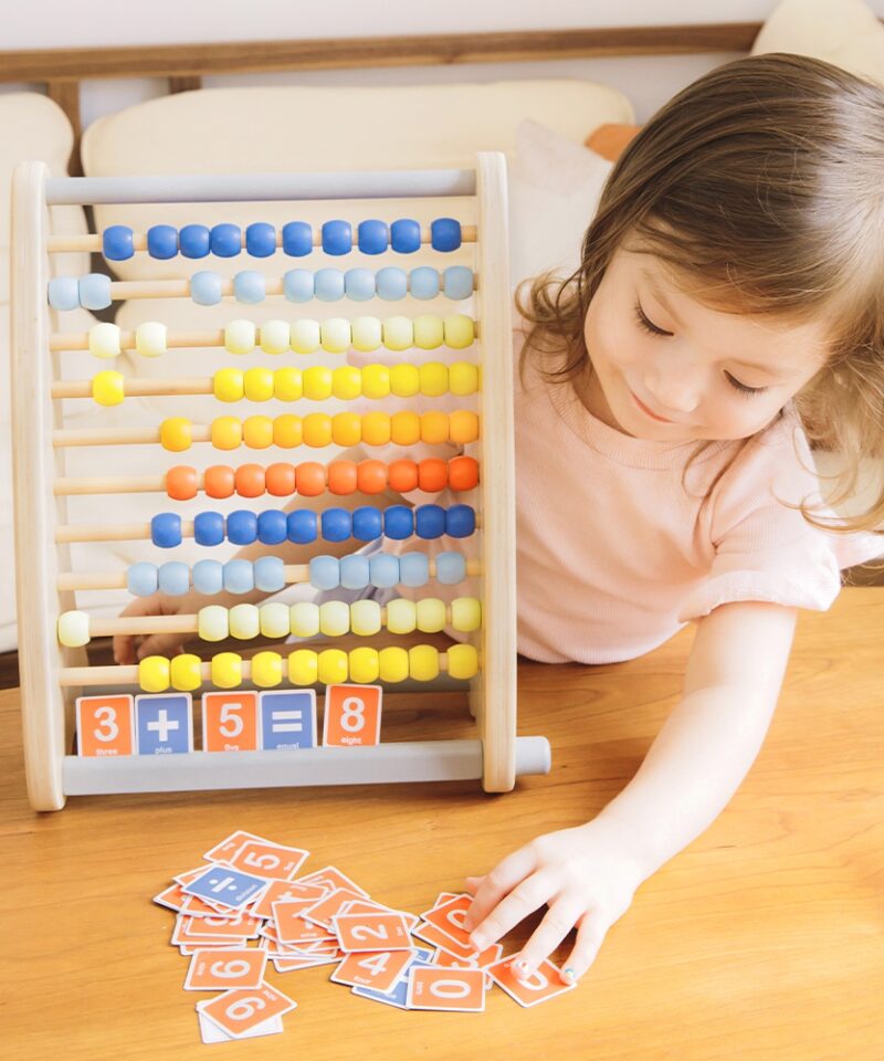 Värvilised numbrikaardid ja märgid