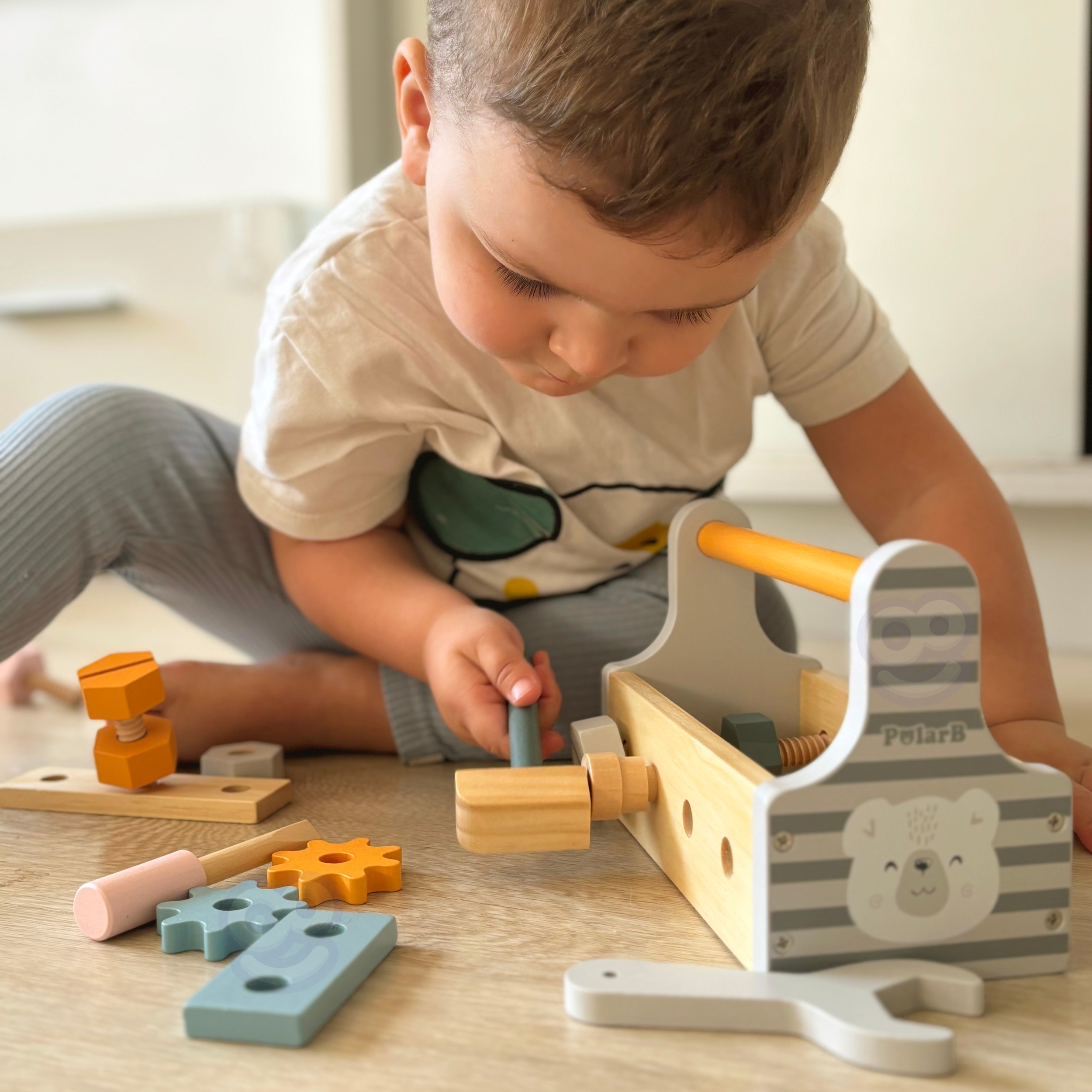 Naturaalsest puidust valmistatud tööriistad