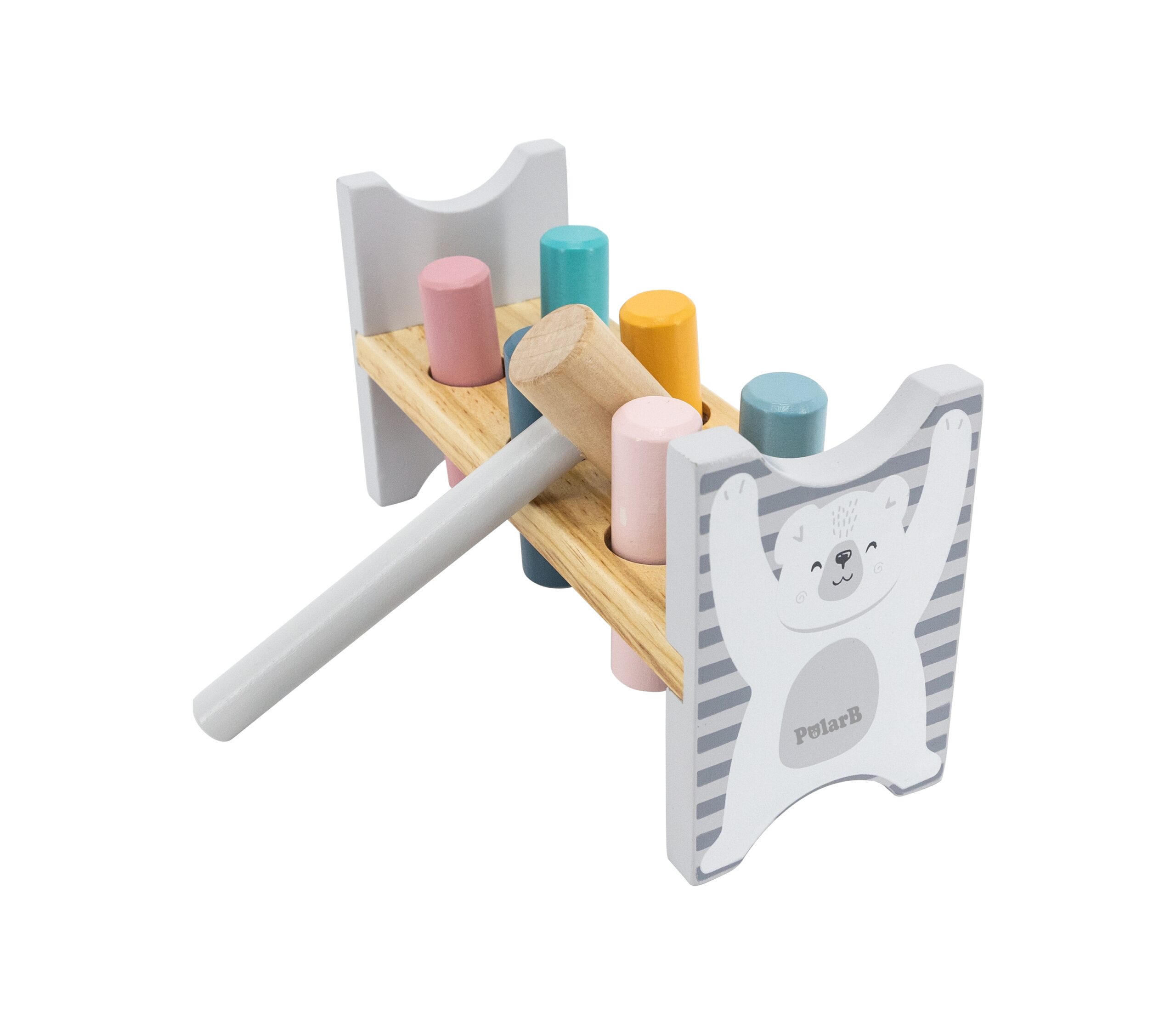 Laps mängib puidust haamrimänguga