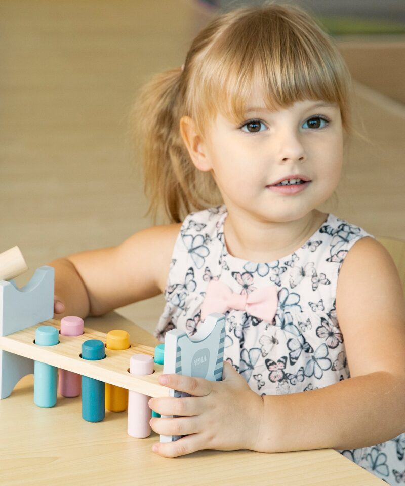 Haamrimäng koos värviliste pulkadega