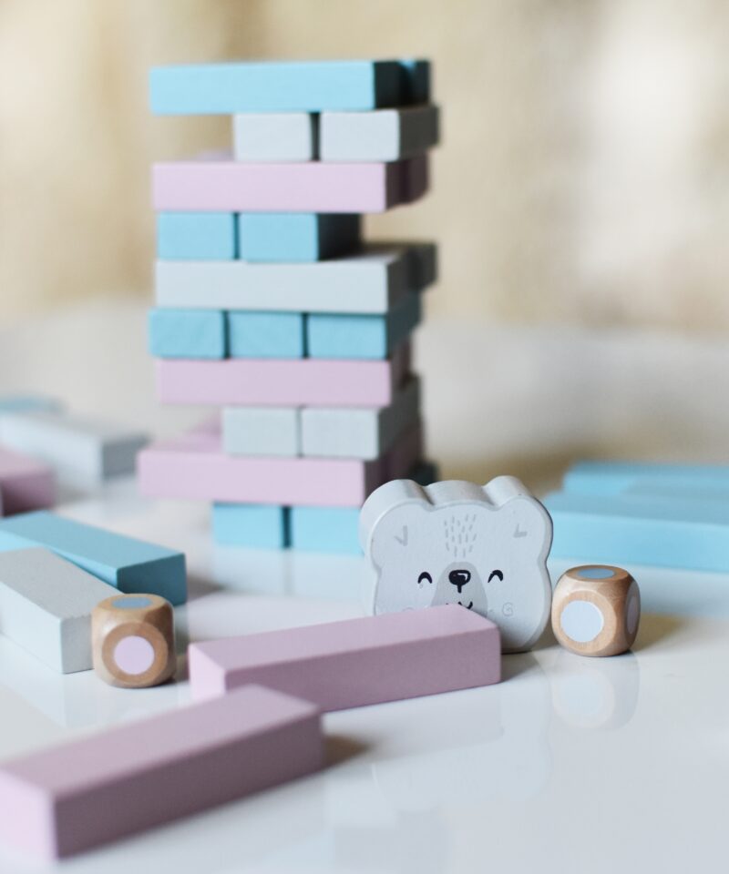 Lastele mõeldud puidust mängutorn