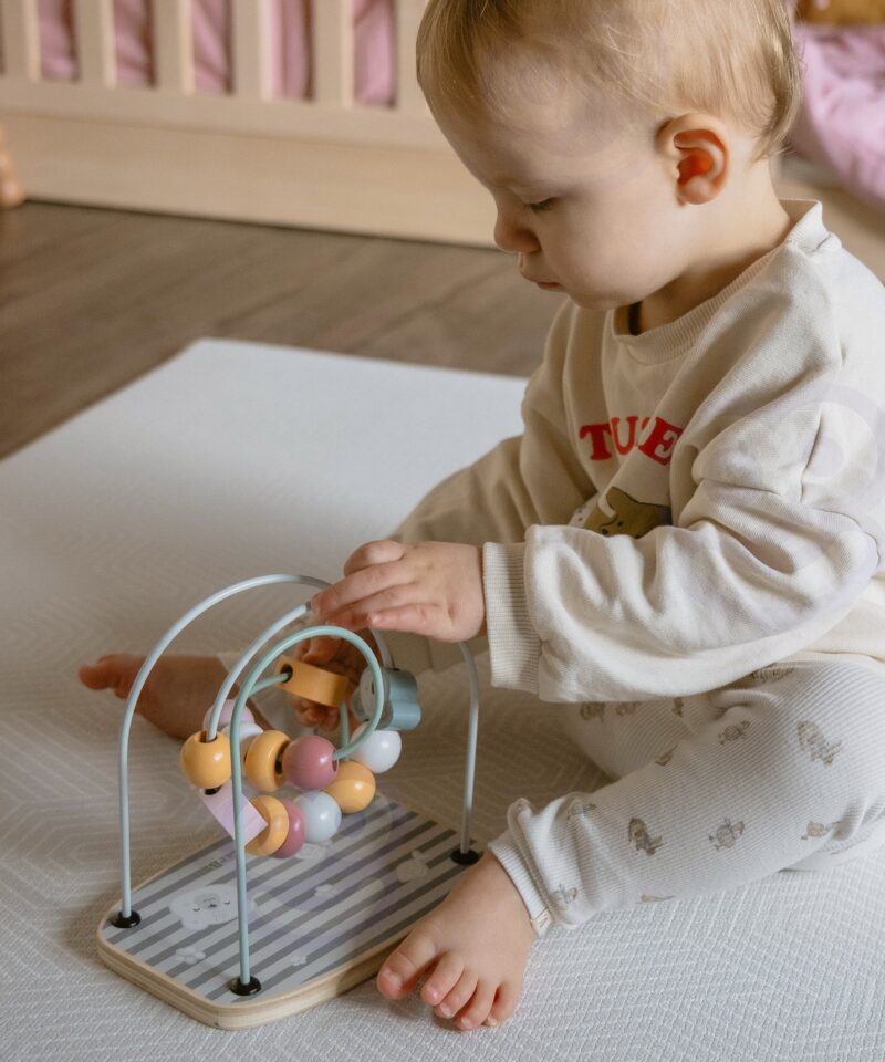 Lastele sobiv puidust mänguasi