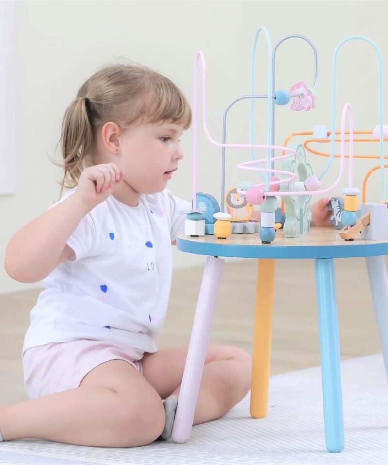 Mängulaud värvide ja kujunditega