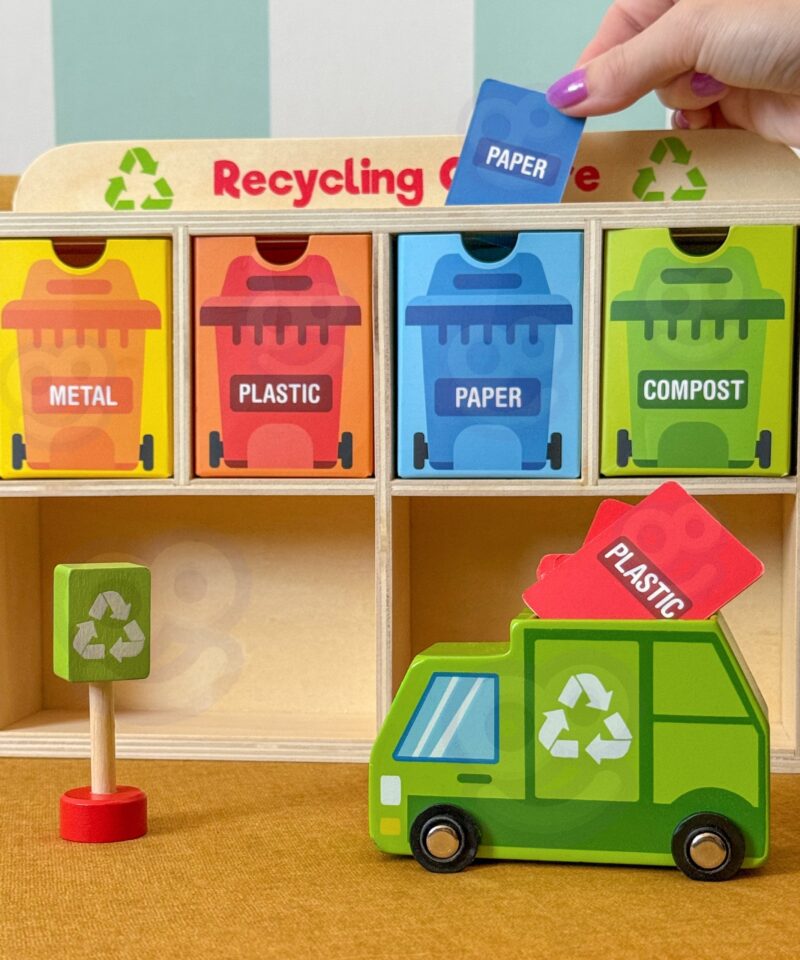 Värvikad konteinerid ja prügiauto