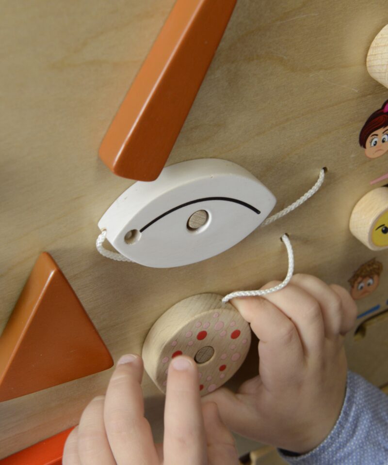 Mitmekülgne emotsioonide õppimise tööriist