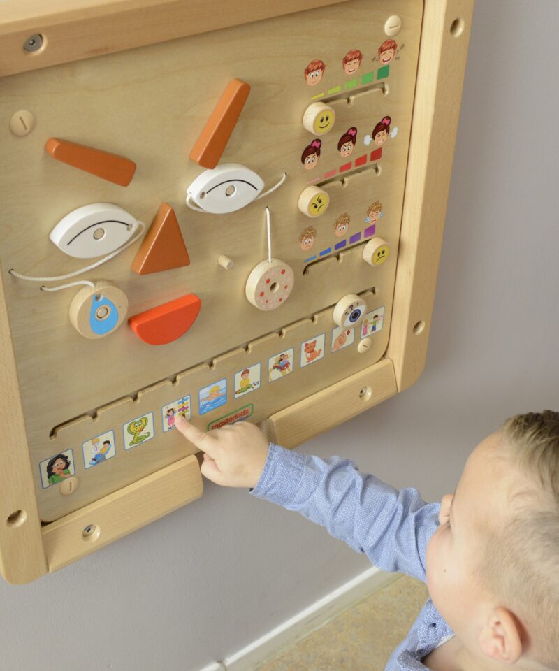 Emotsioonide väljendamise harjutustahvel