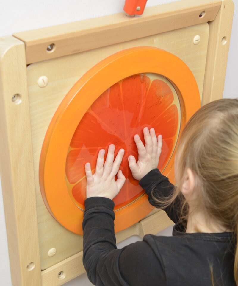 Sensoorne tahvel oranži vedelikuga