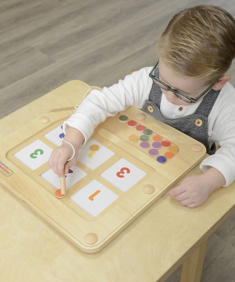 Õppimislaud värvide ja numbrite õppimiseks