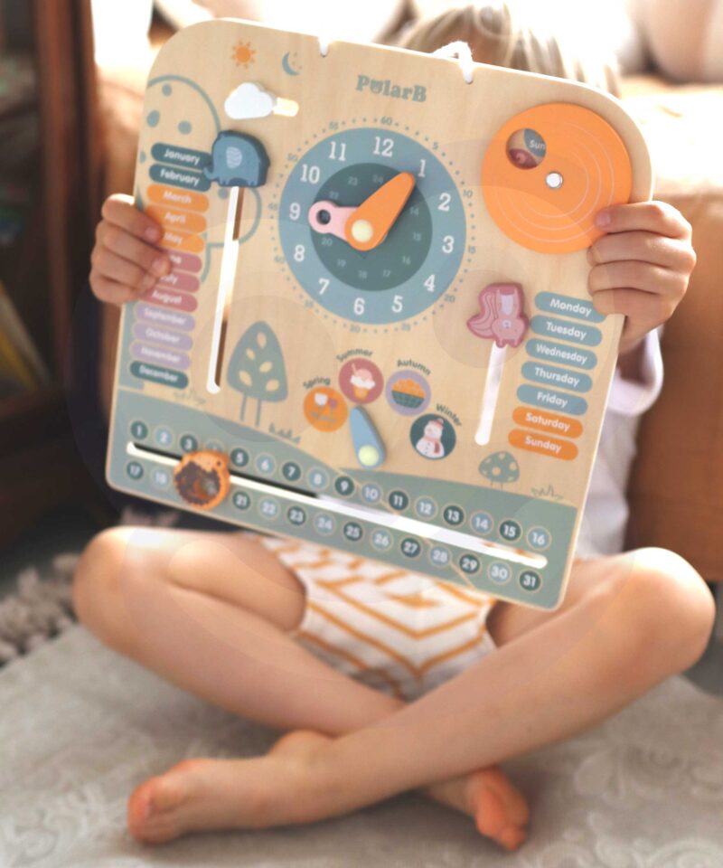 Ingliskeelsete nimetustega puidust kell