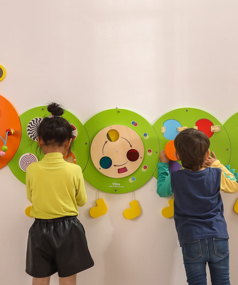 Laste seinatabloo mänguvõimalustega