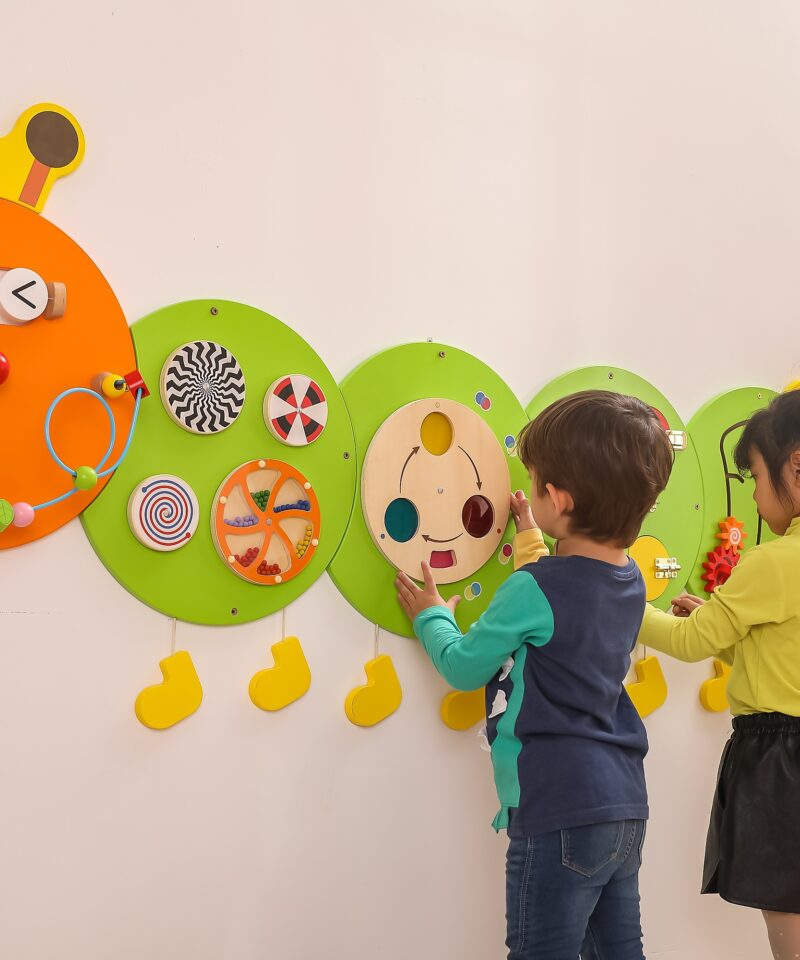 Seinakujundus röövikuga