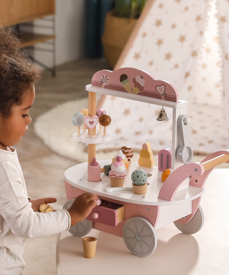 Värvilised mängutarvikud lastele