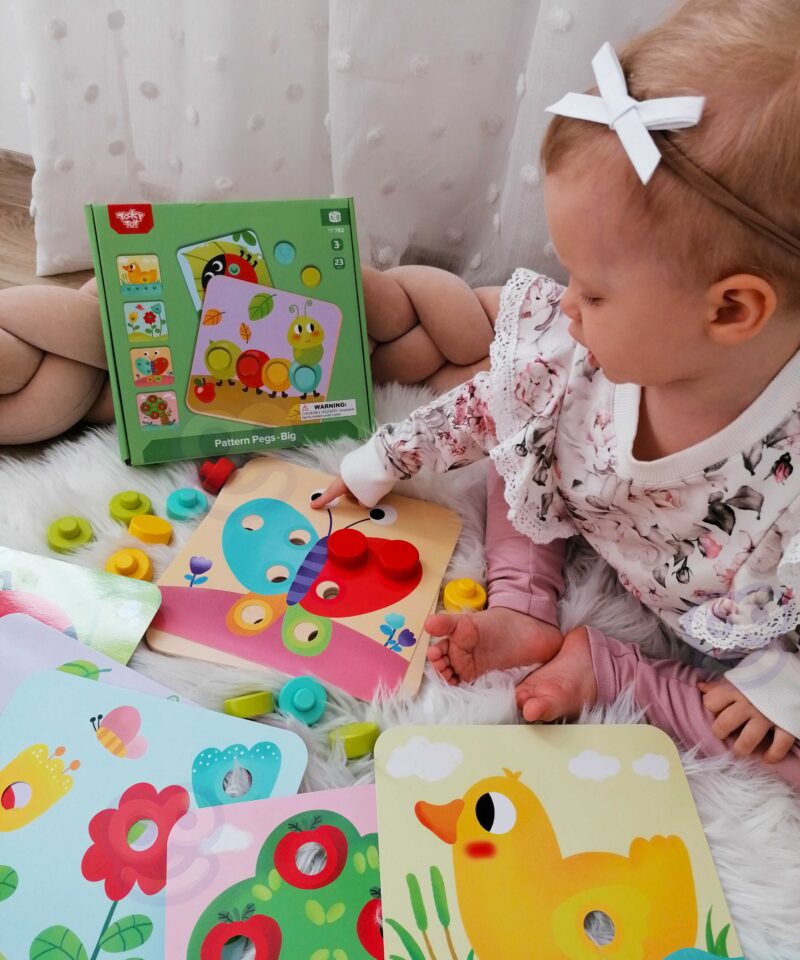 Puidust alus ja värvilised nupud