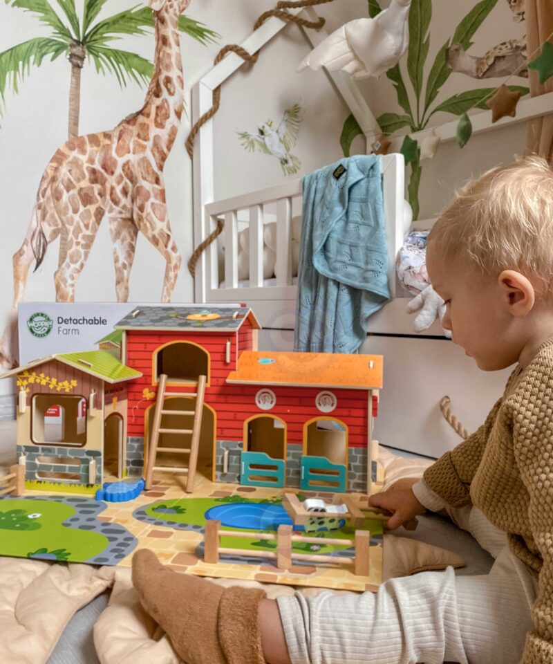 Lapsed mängivad talukomplektiga