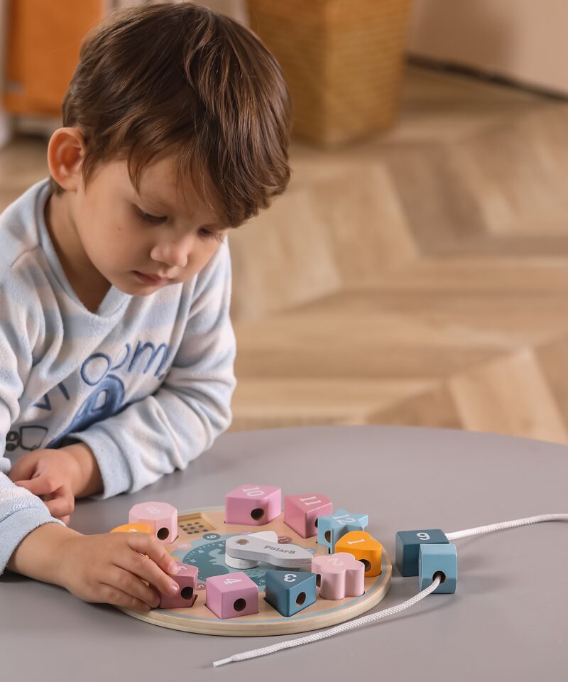 Värvilised klotsid nöörile lükkamiseks