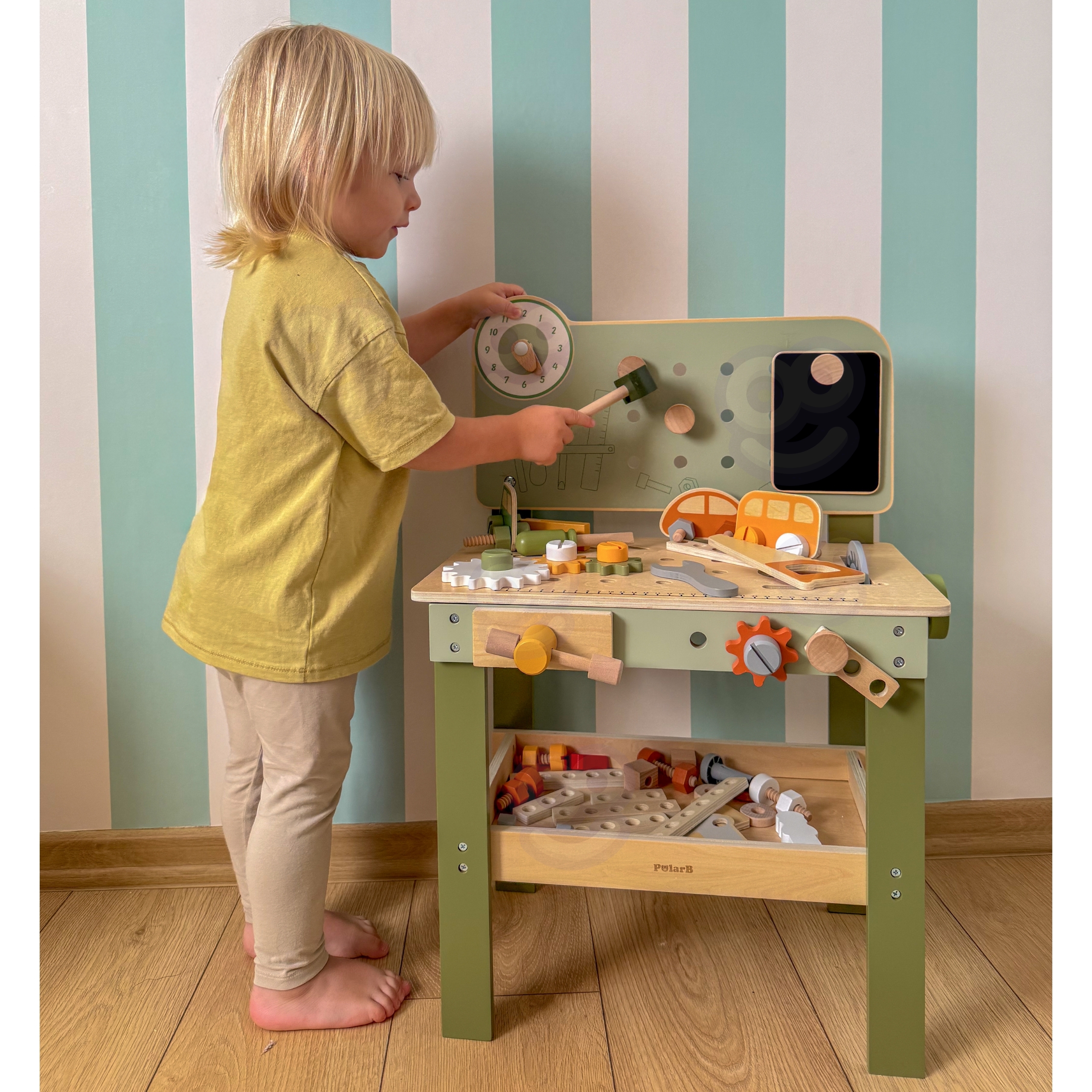 Sisaldab töölauda ja tööriistu