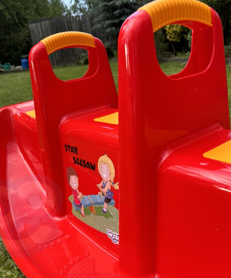 Värvikas disain kiikhobusele