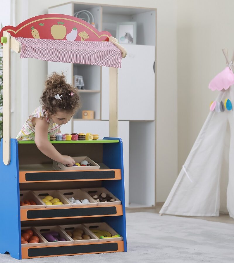 Kahe ühes teatri ja poe mänguasi