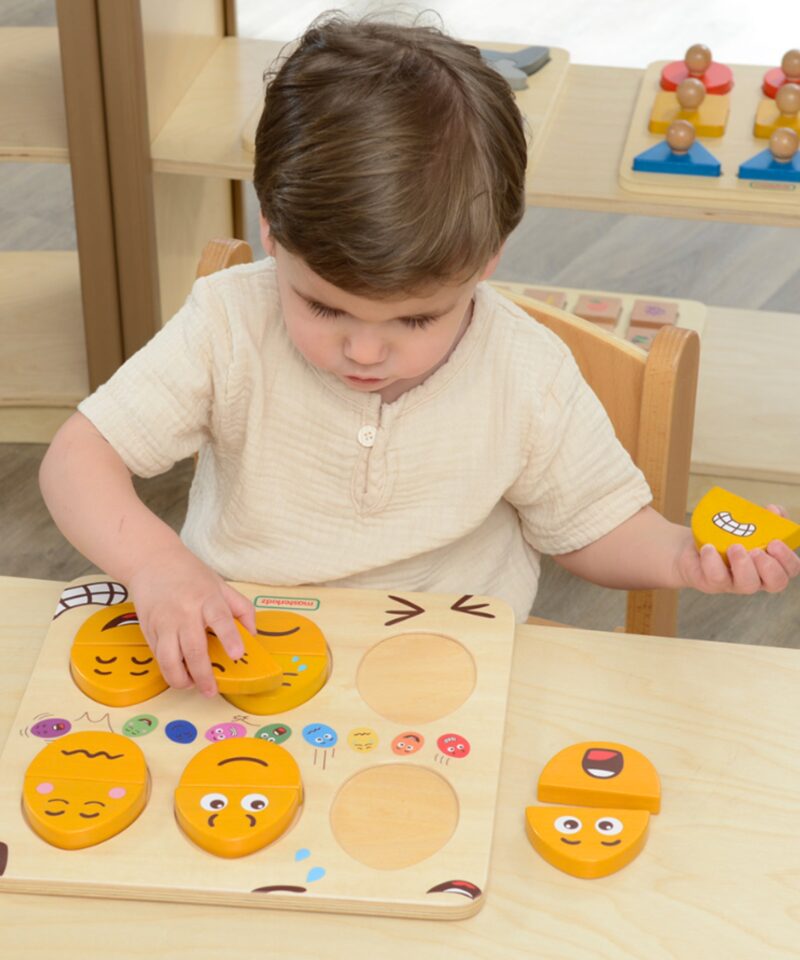 Arendav puidust komplekt emotsioonide õppimiseks