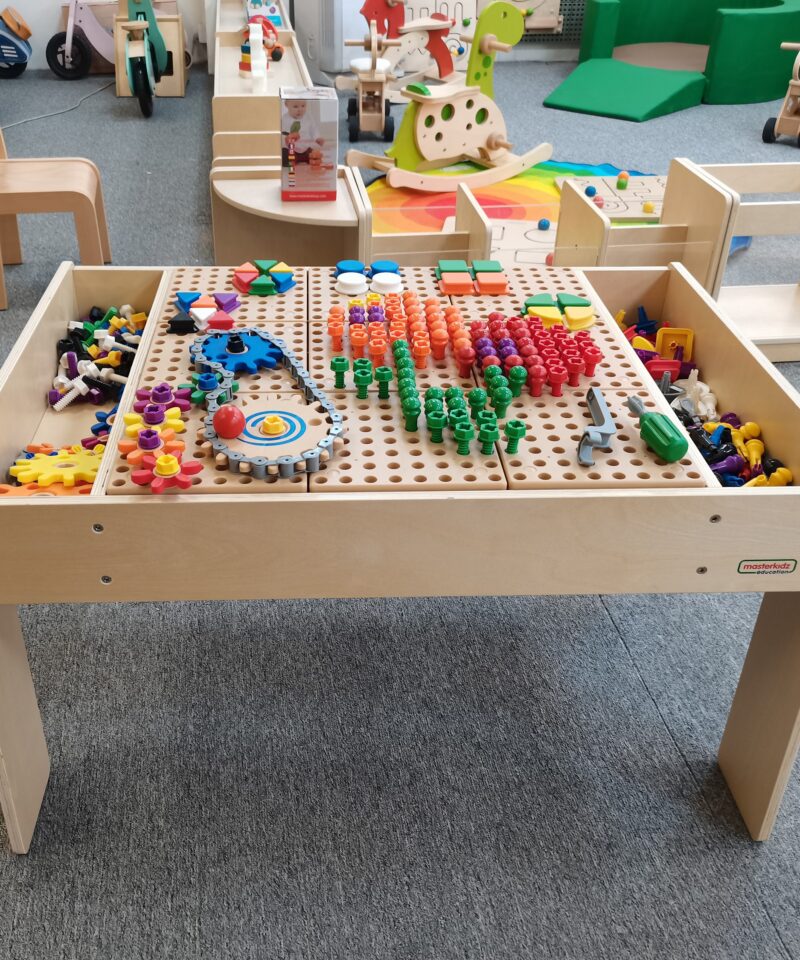 Laste mängulaud geomeetriliste elementidega