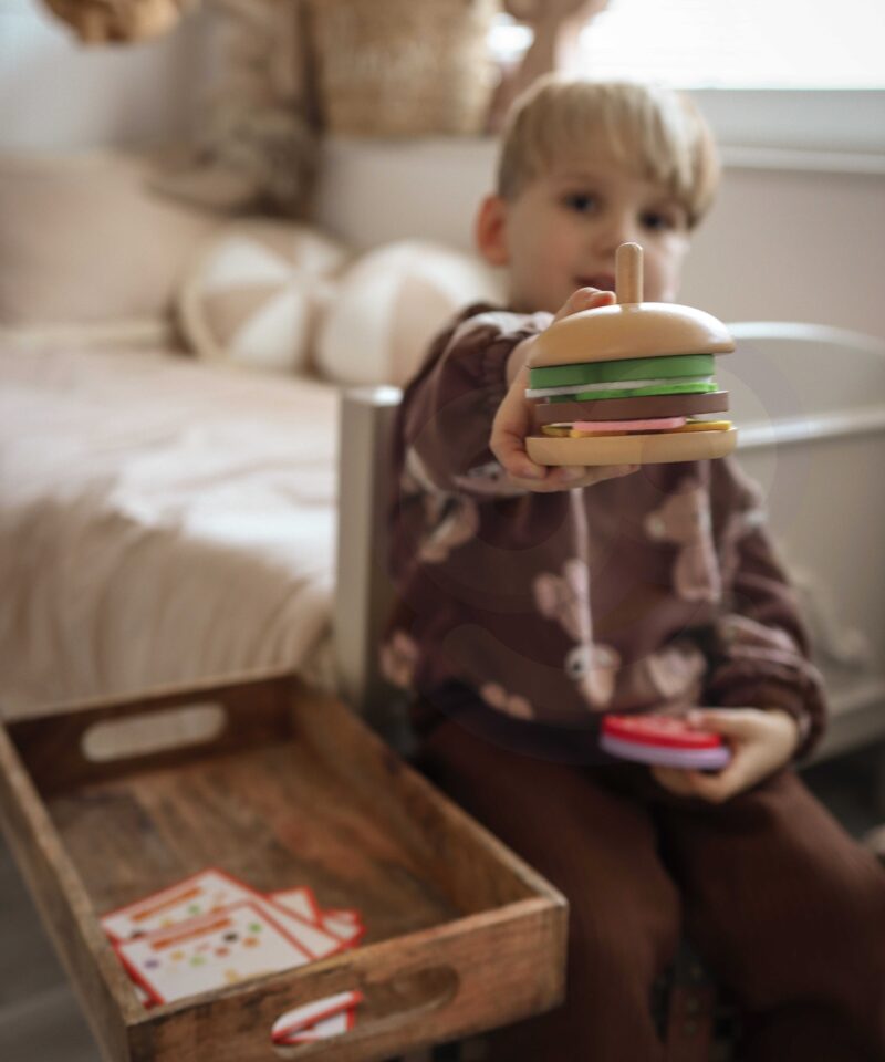 Lõbus rollimäng burgerikomplektiga