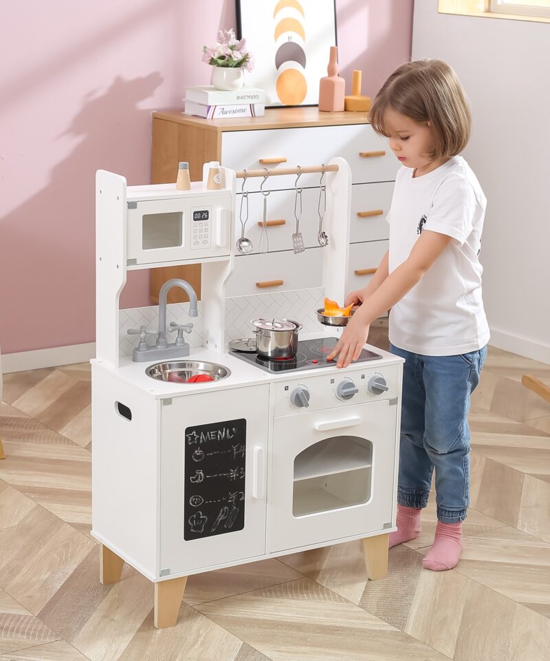 Lastemänguköök tarvikutega: pott, pann ja köögiriistad
