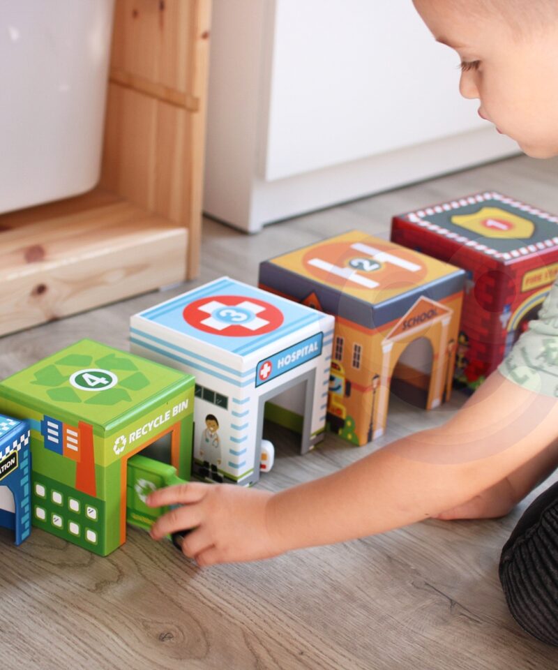 Turvalistest materjalidest arendav mänguasi alates 12 kuust