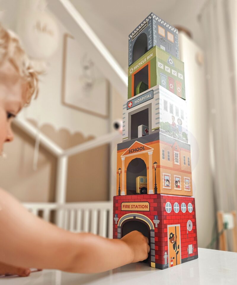 Turvalistest materjalidest arendav mänguasi alates 12 kuust