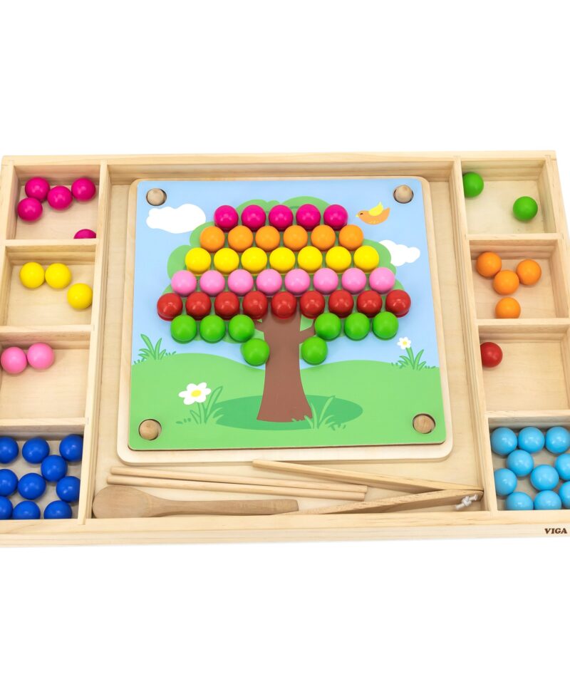 Käe-silma koordinatsiooni treeniv montessori helmemäng puidust alusel