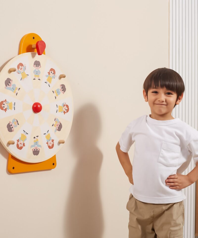 Interaktiivne seinalaud emotsioonide ja kehaliigutuste õppimiseks