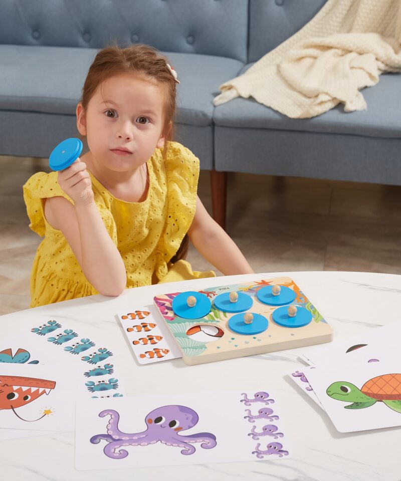 Puidust alus ja rõngad detailide avastamiseks