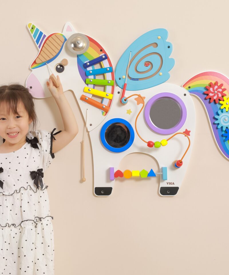 Puidust sensoorne mängutahvel värvide ja helidega