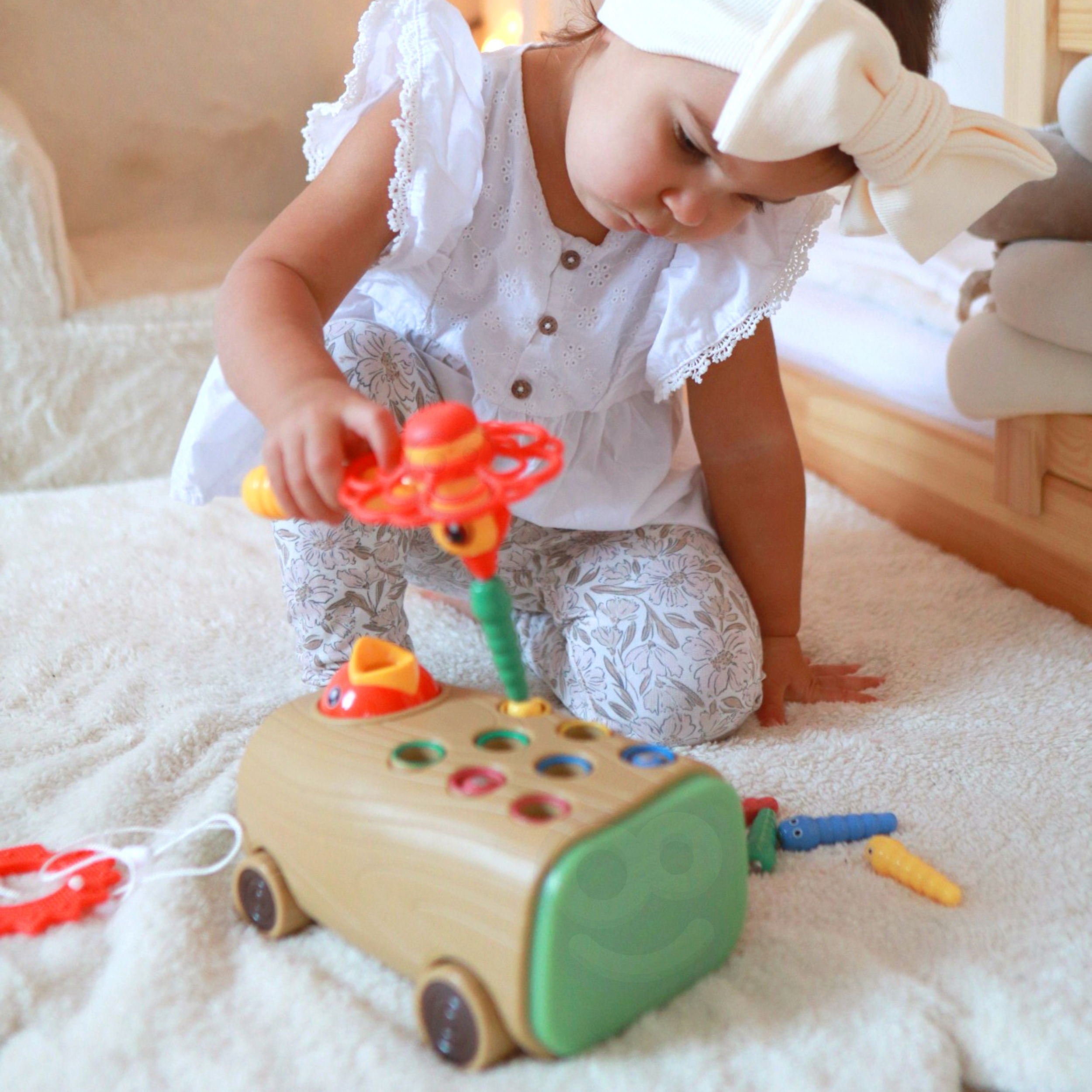 Magnetiga osavusmäng ussikeste püüdmise ja asetamisega