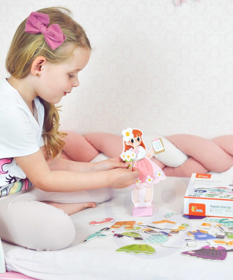 Puidust riietamismäng arendab käe-silma koordinatsiooni mängides