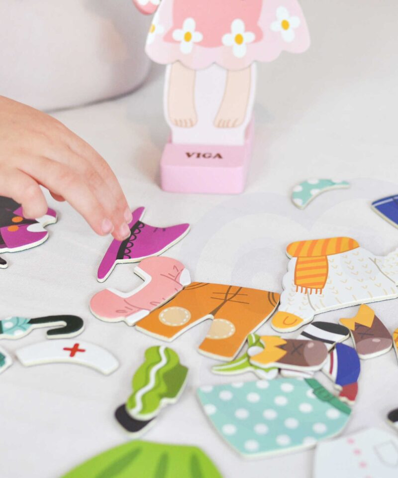 Ohutute mittetoksiliste värvidega puidust magnetmäng 3+