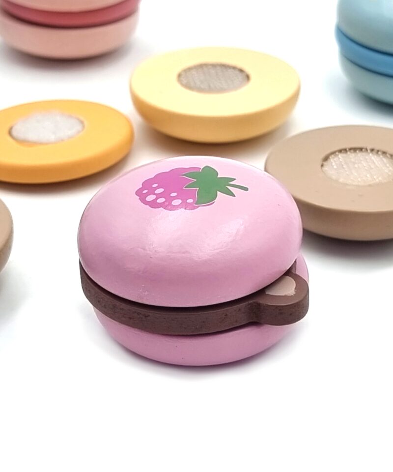 Puidust värvilised makroonid takjapaelaga loovaks mänguks