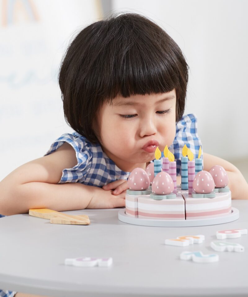 Numbrilised puidust klotsid loendamise ja õppimise harjutamiseks